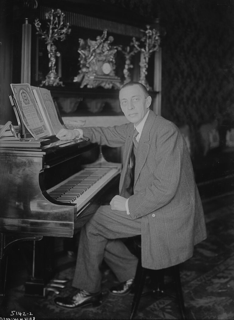 Rachmaninoff_Seated_at_Steinway_Bain